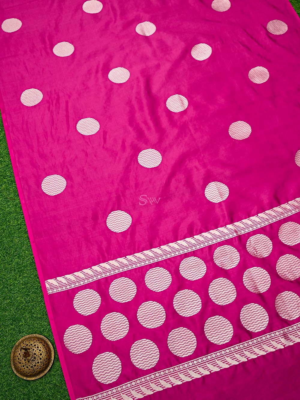 Magenta Boota Katan Silk Handloom Banarasi Saree
